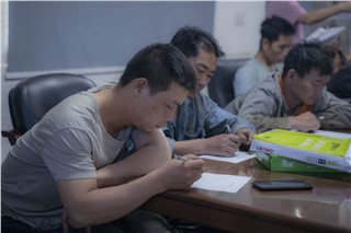 朝陽(yáng)集團(tuán)開(kāi)展行車和有限作業(yè)空間安全操作培訓(xùn)、道路交通安全培訓(xùn)